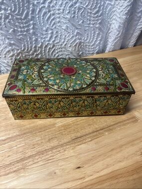 Vintage Baret Ware Art Grace Tin Box No. 208 England Gothic Rose Window Pink